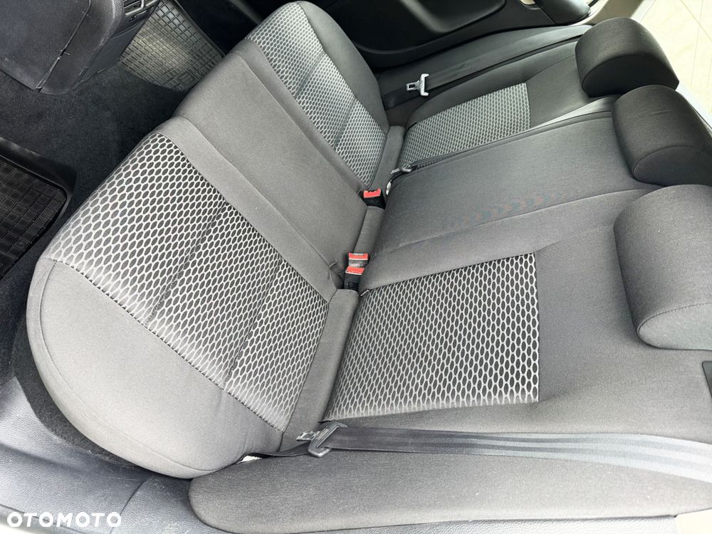 Volkswagen Golf 1.6 TDI DPF BlueMotion - 31