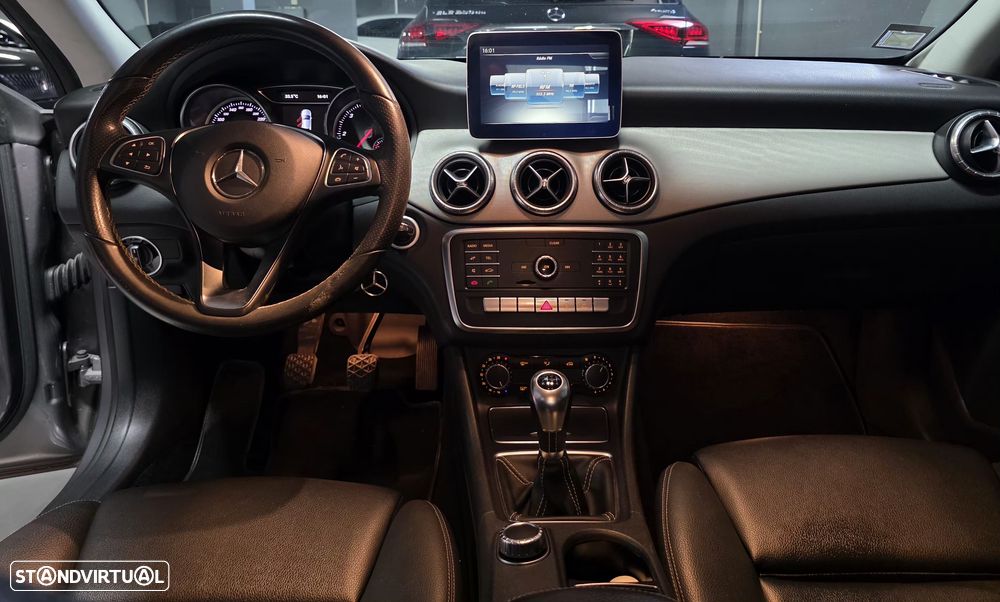 Mercedes-Benz CLA 180 d Urban - 23