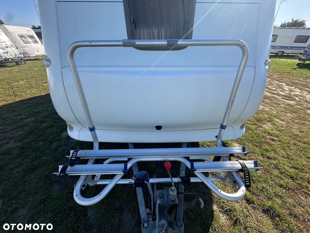 Hobby 460 UFE z markizą pompowaną i bagażnikiem rowerowym. - 8