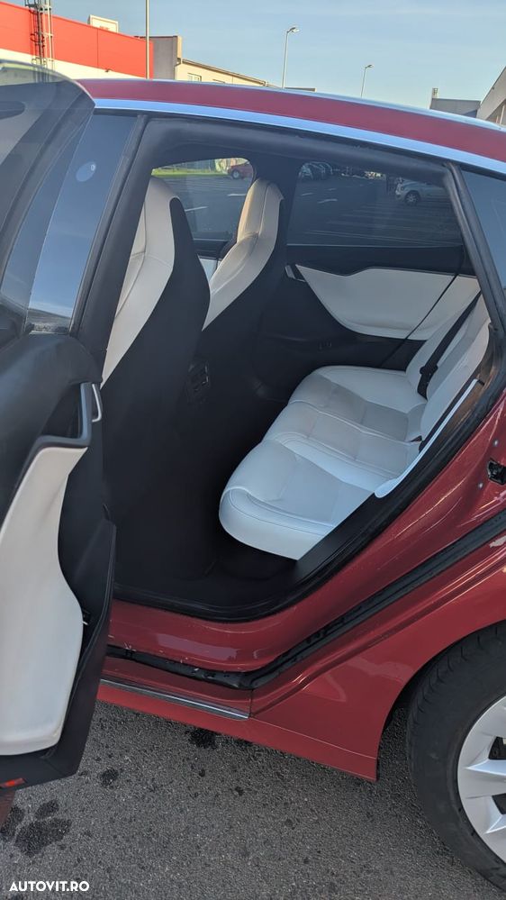 Tesla Model S - 18