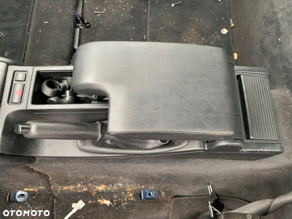 PODŁOKIETNIK SKÓRZANY CZARNY TUNEL BMW E46 - 1