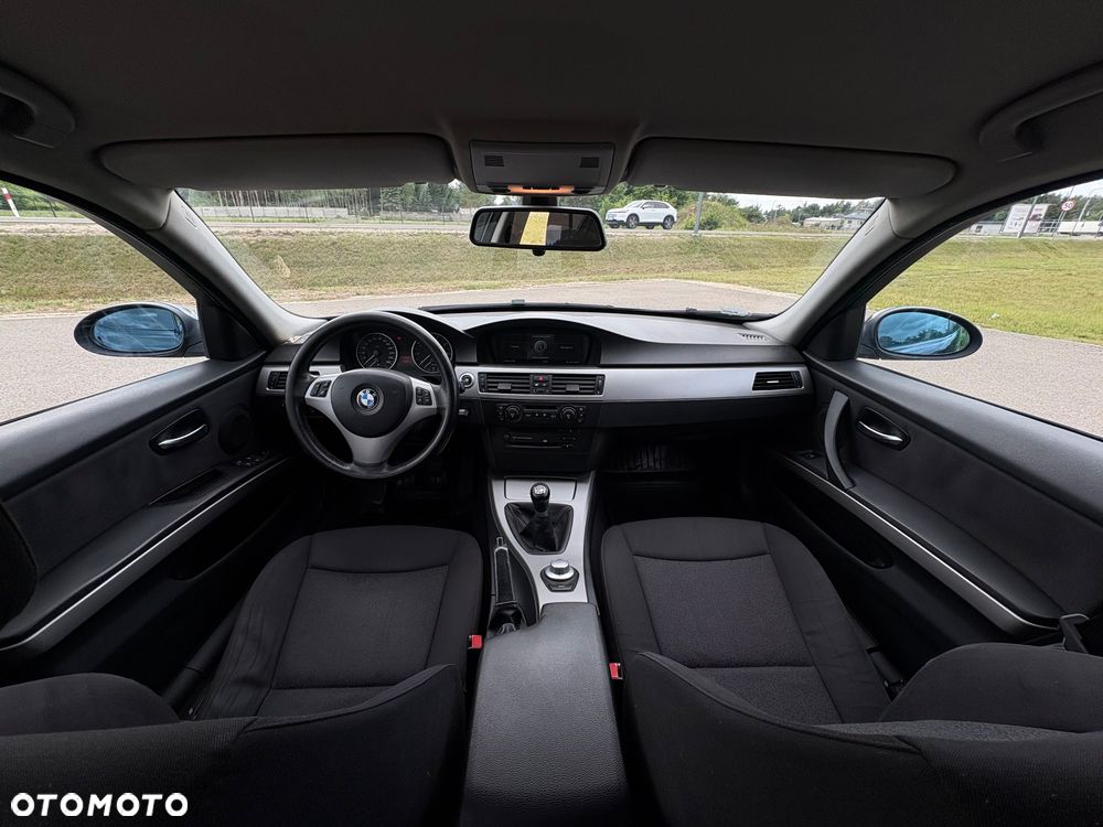 BMW Seria 3 320i - 12
