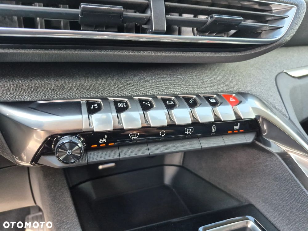 Peugeot 3008 1.2 PureTech Allure S&S EAT8 - 13