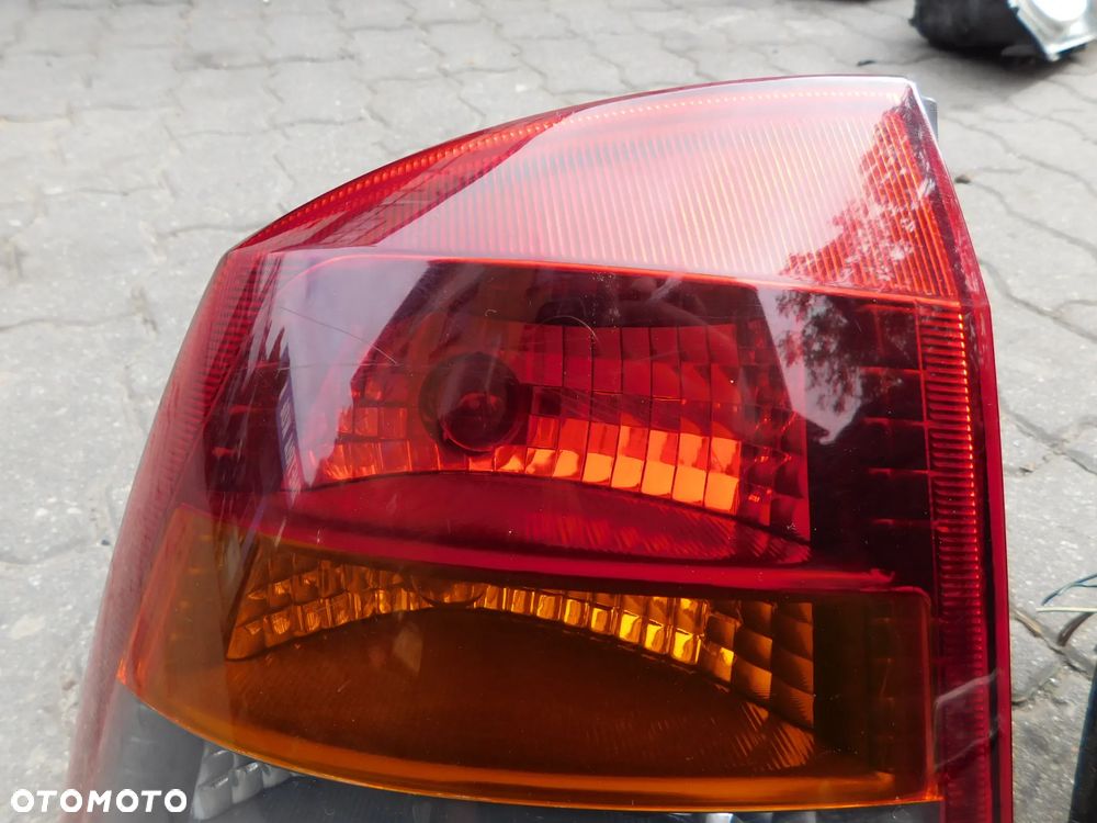 lampa lewa prawa tył OPEL ASTRA II sedan coupe cabrio CIEMNA - 3