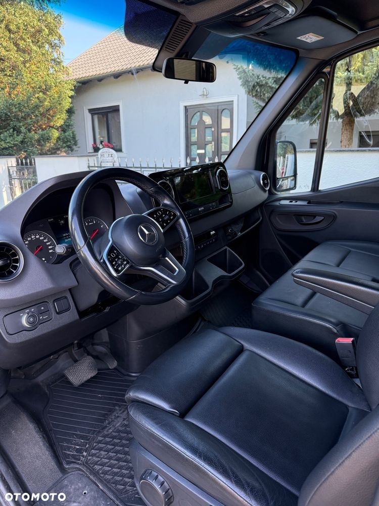 Mercedes-Benz Sprinter - 13