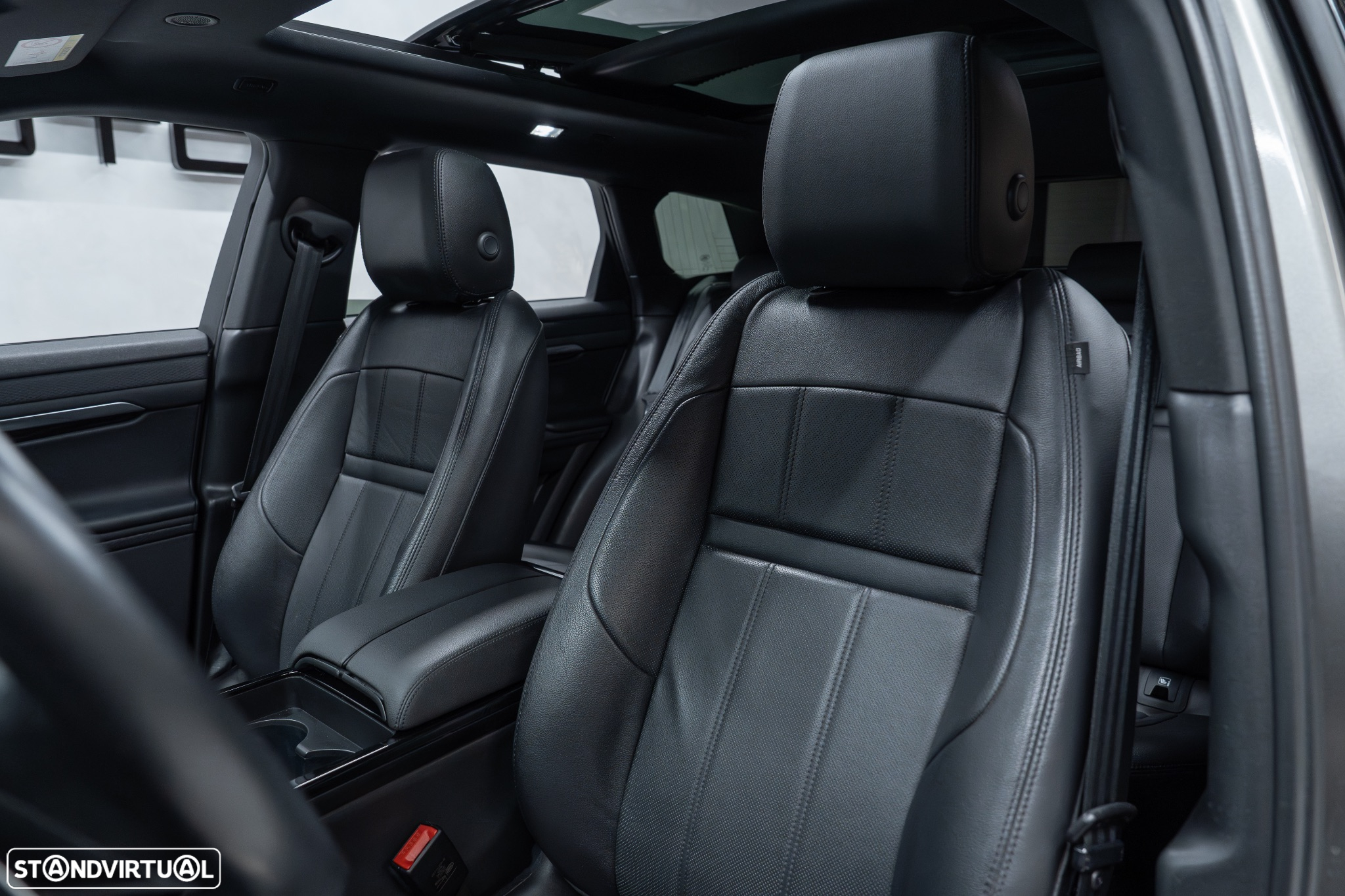 Land Rover Range Rover Evoque 1.5 P300e AWD R-Dynamic SE Auto - 26