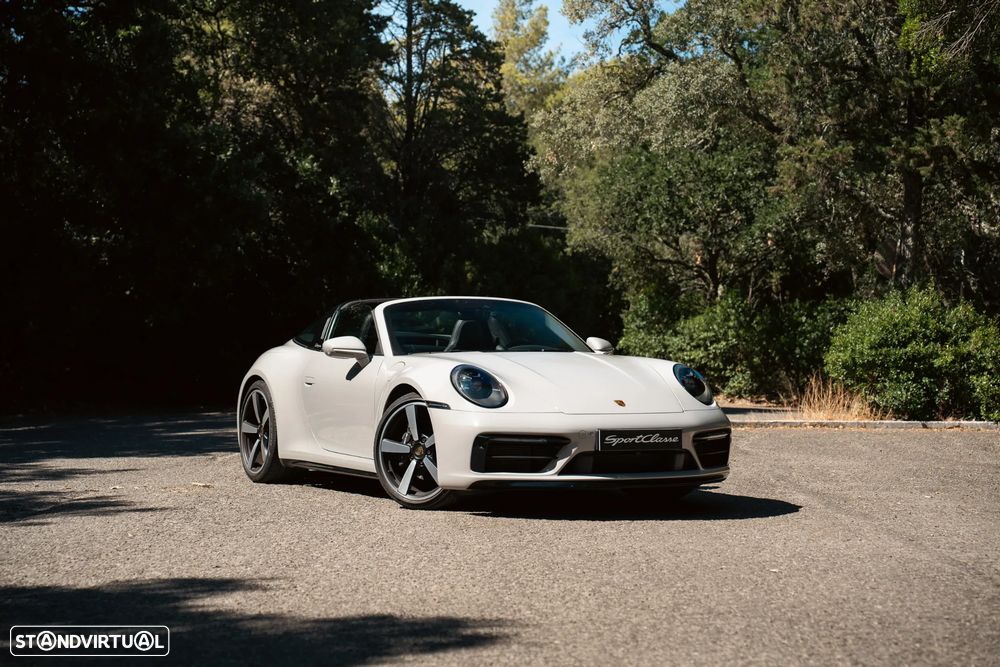 Porsche 911 (992) - 2