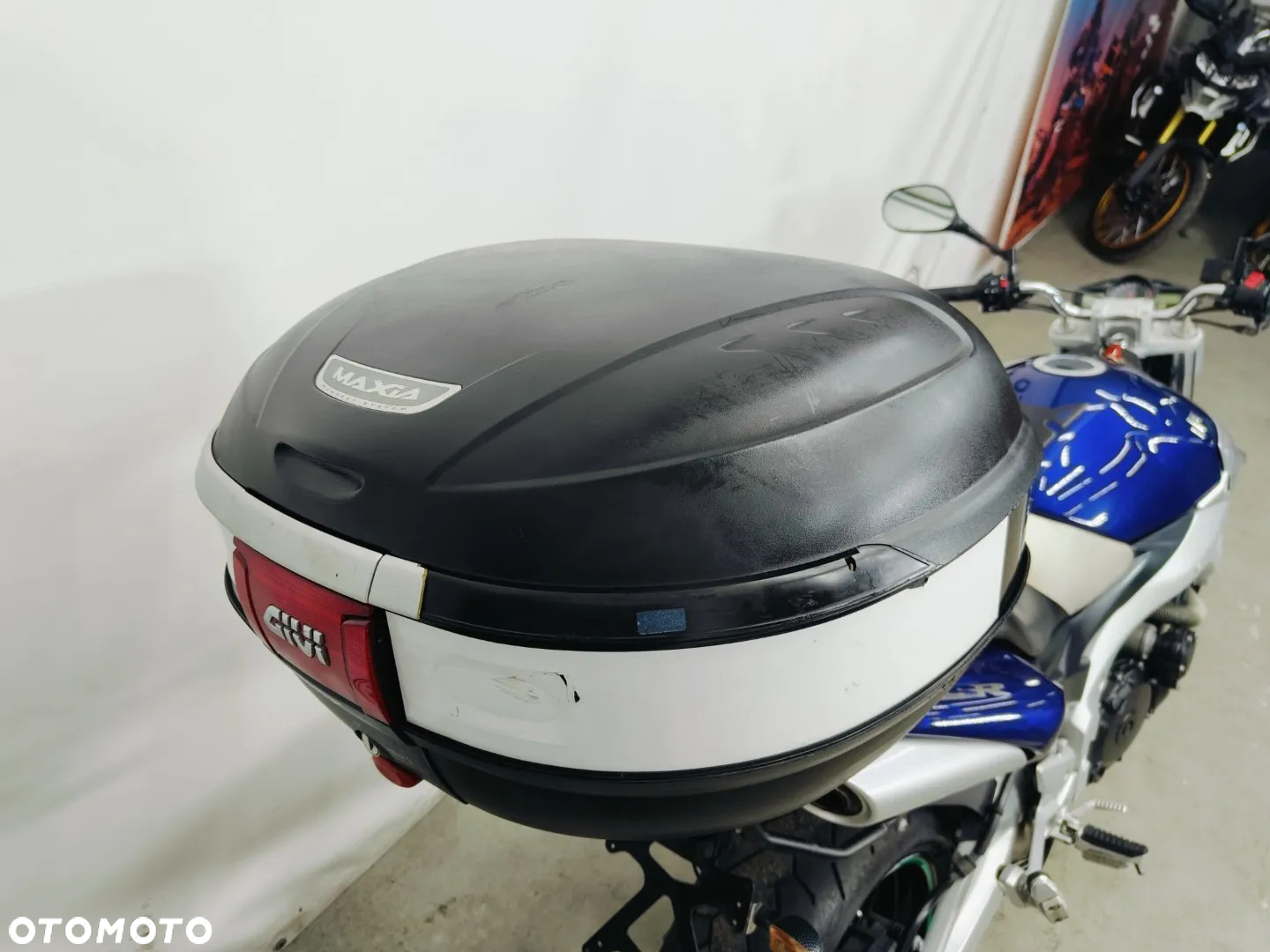 Suzuki GSR - 12
