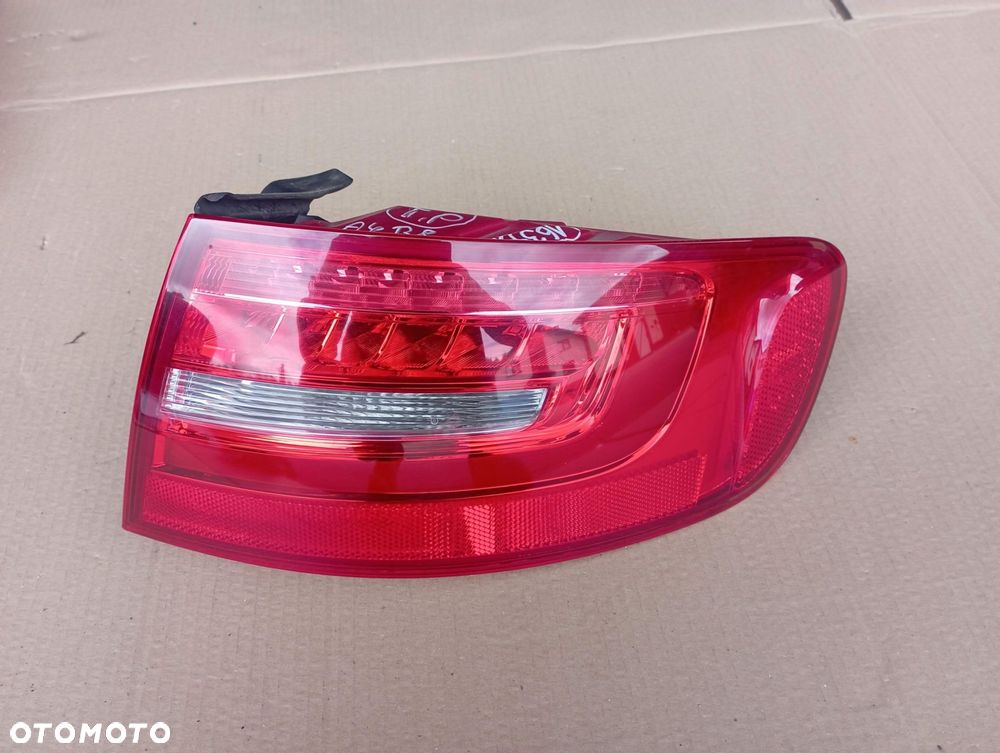 AUDI A4 B8 LAMPA PRAWA TYŁ TYLNA 8K9945096D - 1