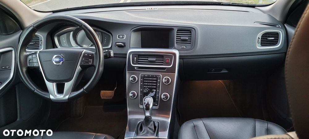 Volvo V60 Cross Country - 17