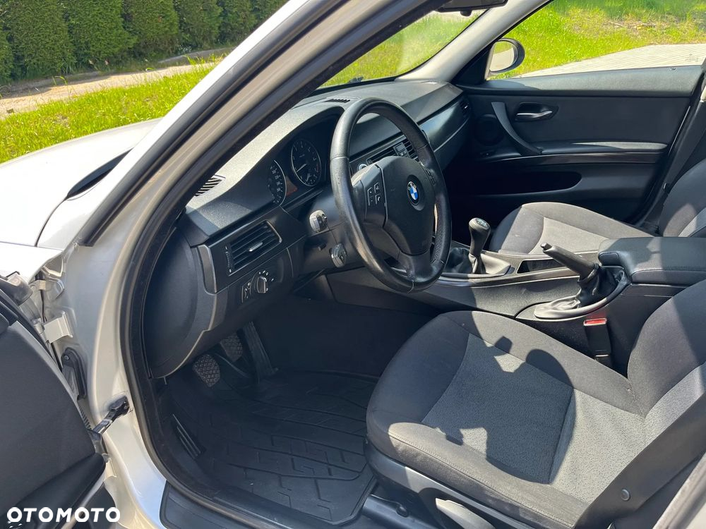 BMW Seria 3 318i - 8