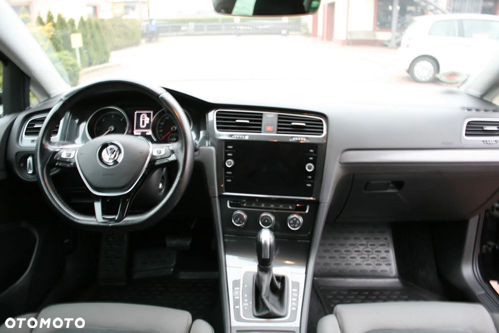 Volkswagen Golf 2.0 TDI SCR DSG Comfortline - 12
