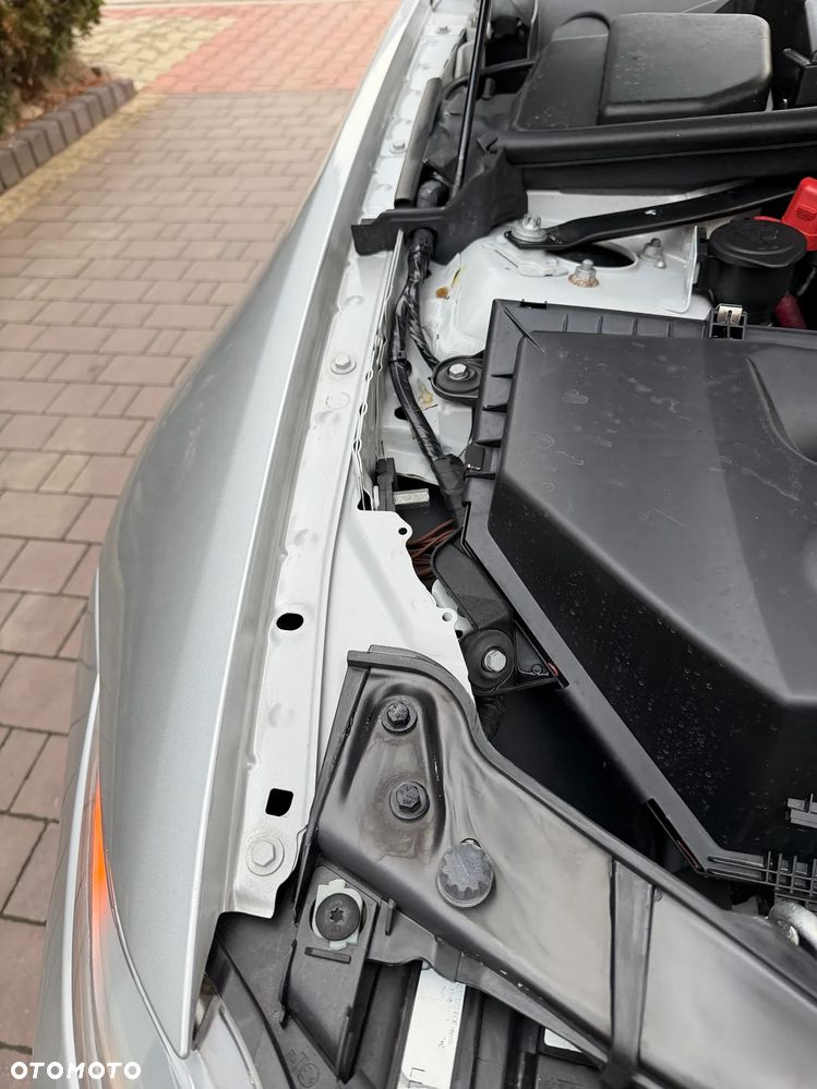 BMW Seria 3 318d DPF Edition Exclusive - 23