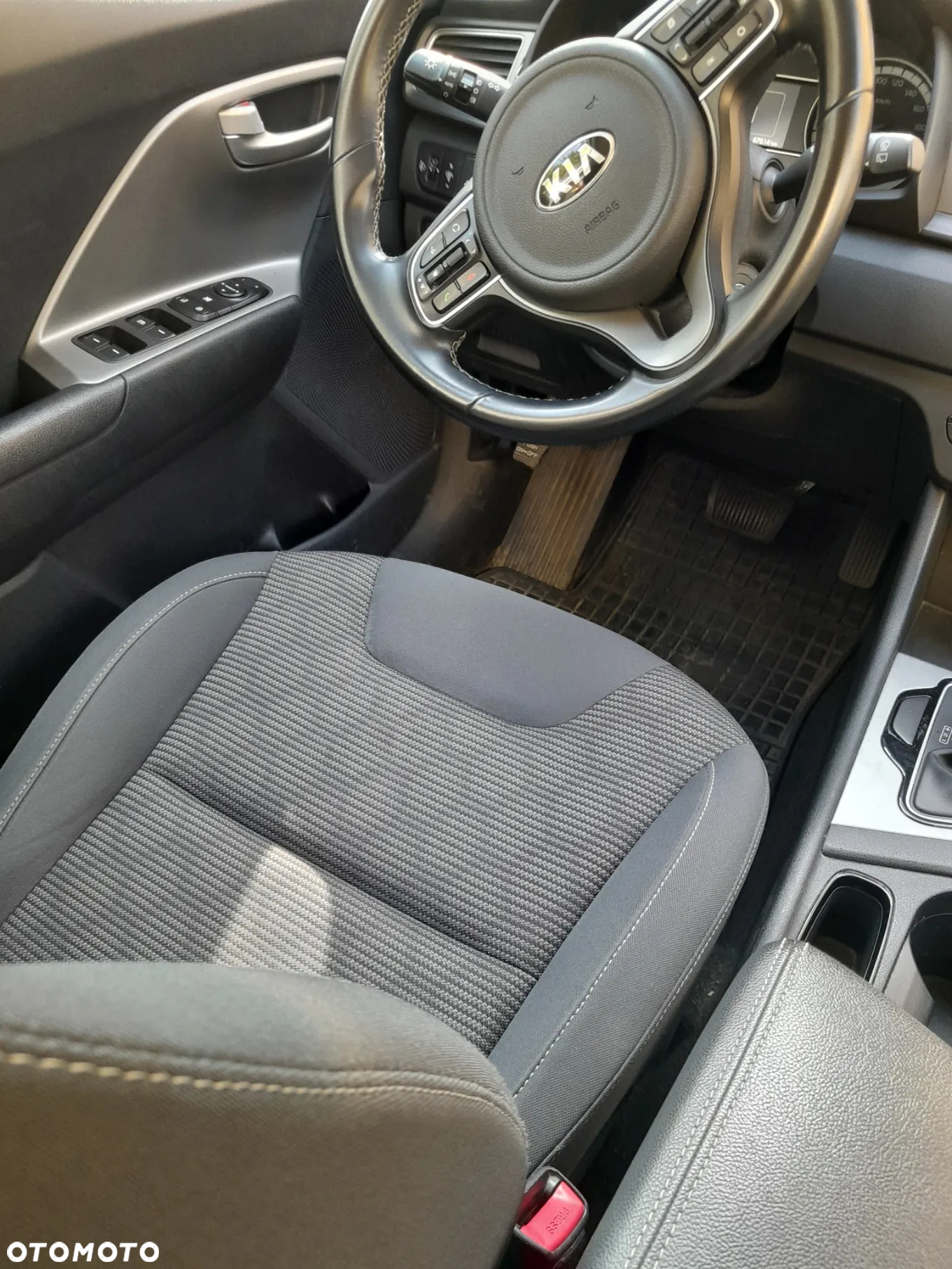 Kia Niro 1.6 GDI Hybrid M - 27