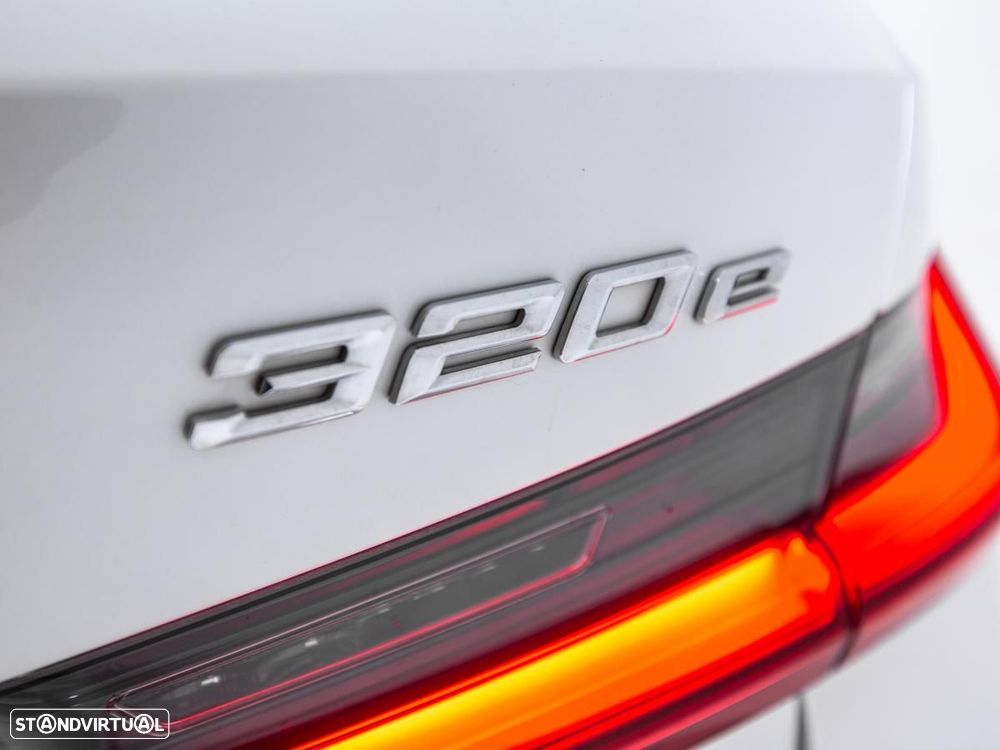 BMW 320 e Pack Essence Auto - 17