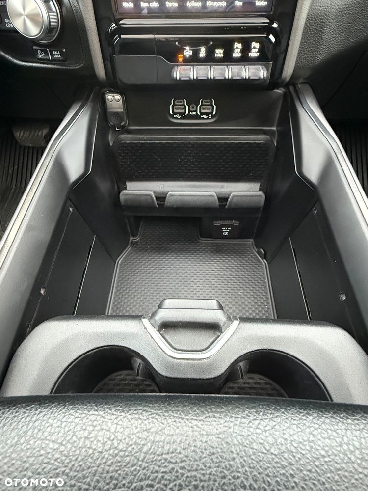 Dodge RAM 1500 5.7 4x4 - 25