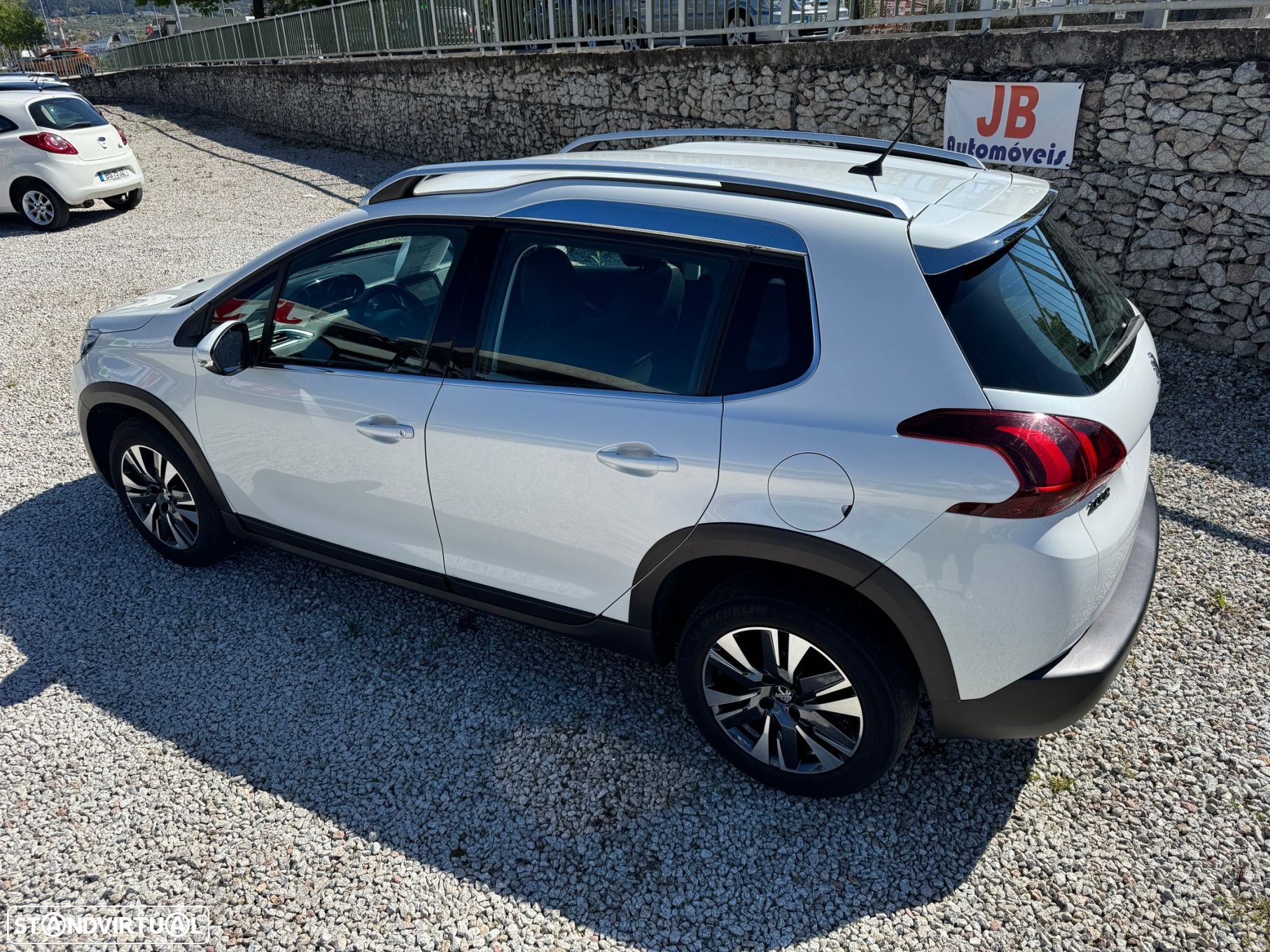 Peugeot 2008 1.2 PureTech Allure - 4