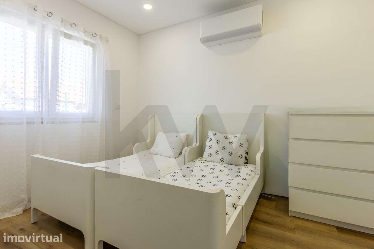 Moradia T3 Renovada para Habitação Própria - Jardim de 100m2 Belas✨ - Grande imagem: 3/34