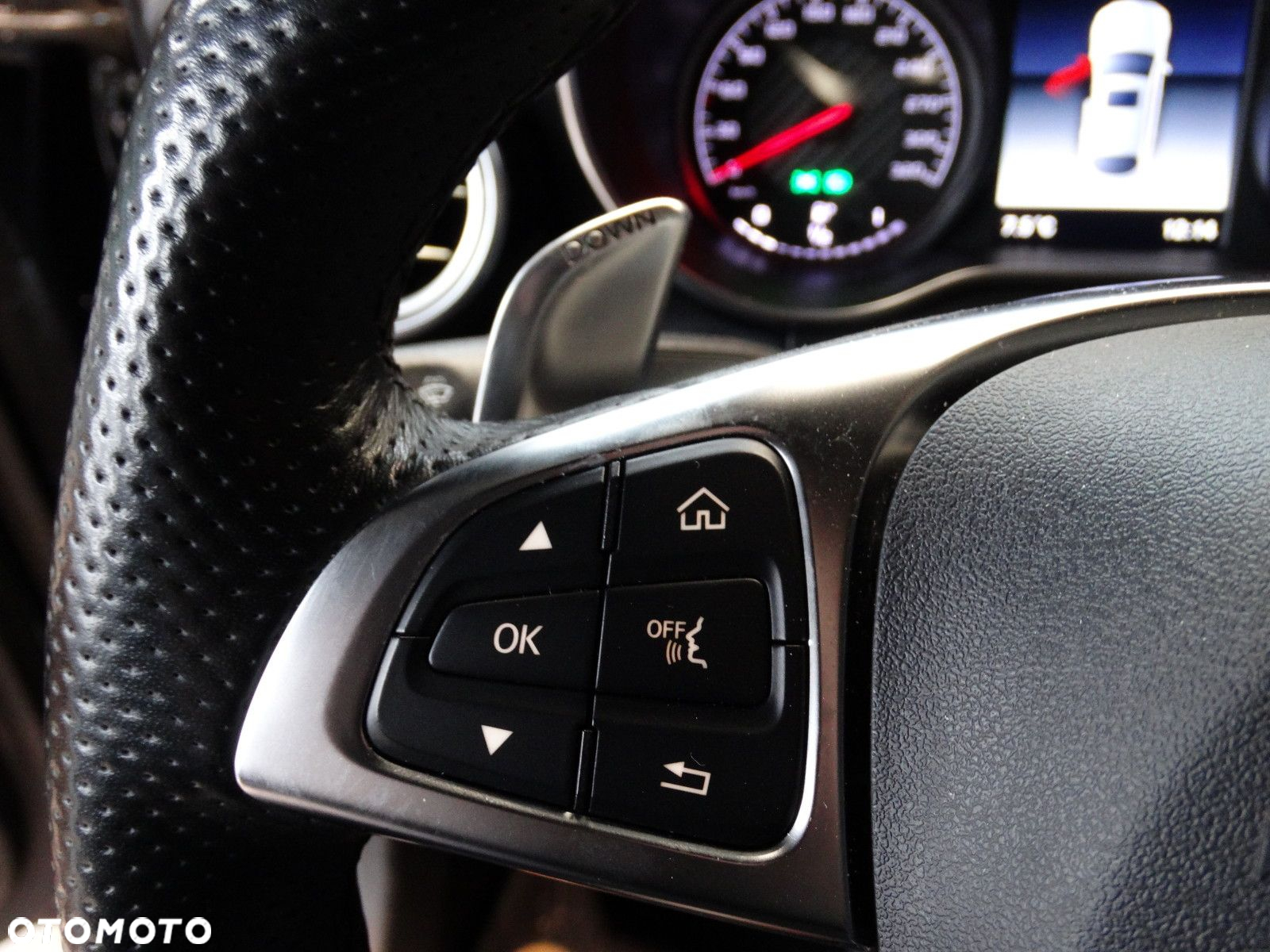 Mercedes-Benz GLC - 24