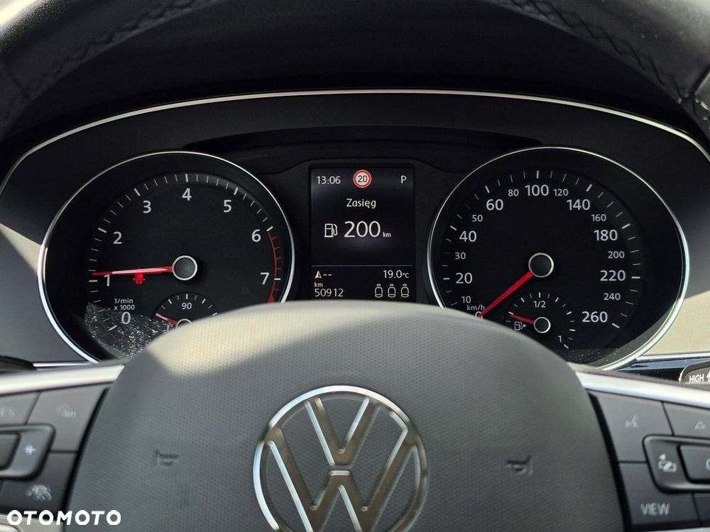 Volkswagen Passat - 12