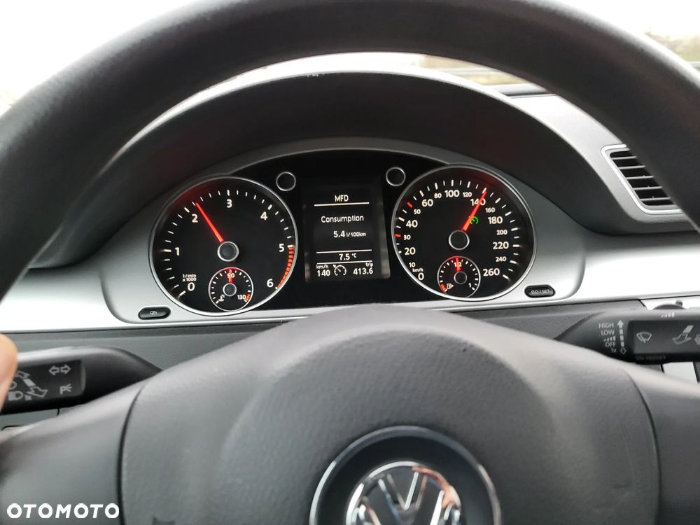 Volkswagen Passat 2.0 TDI BlueMotion Technology Comfortline - 11