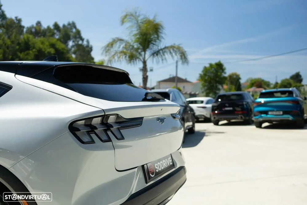 Ford Mustang Mach-E 75.7 kWh Premium AWD - 21