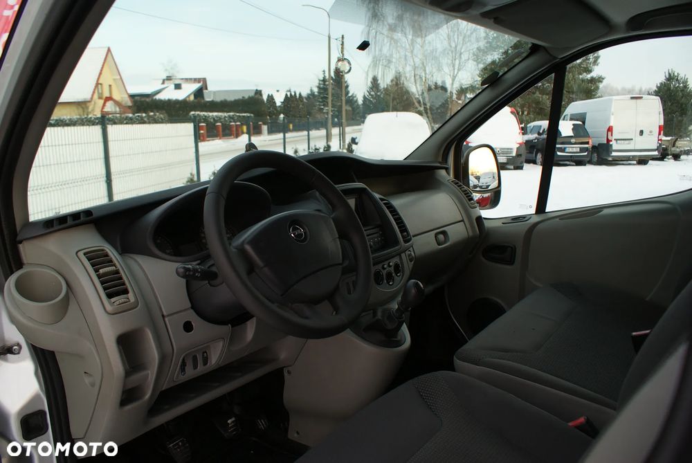 Opel Vivaro - 10