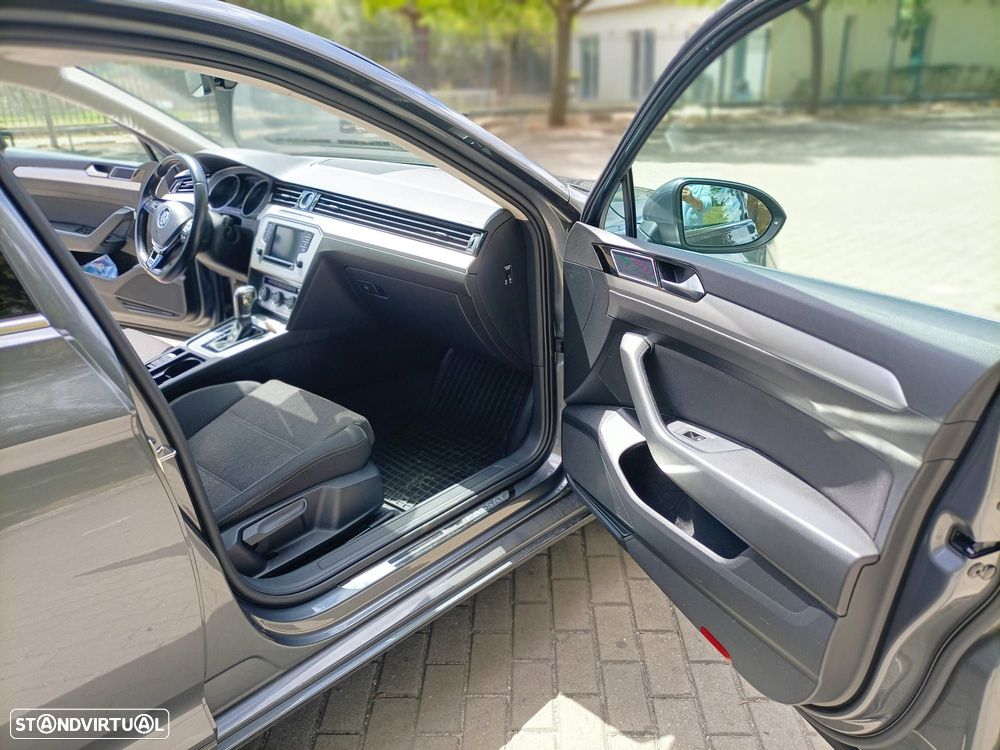 VW Passat Variant 1.6 TDI Confortline DSG - 17