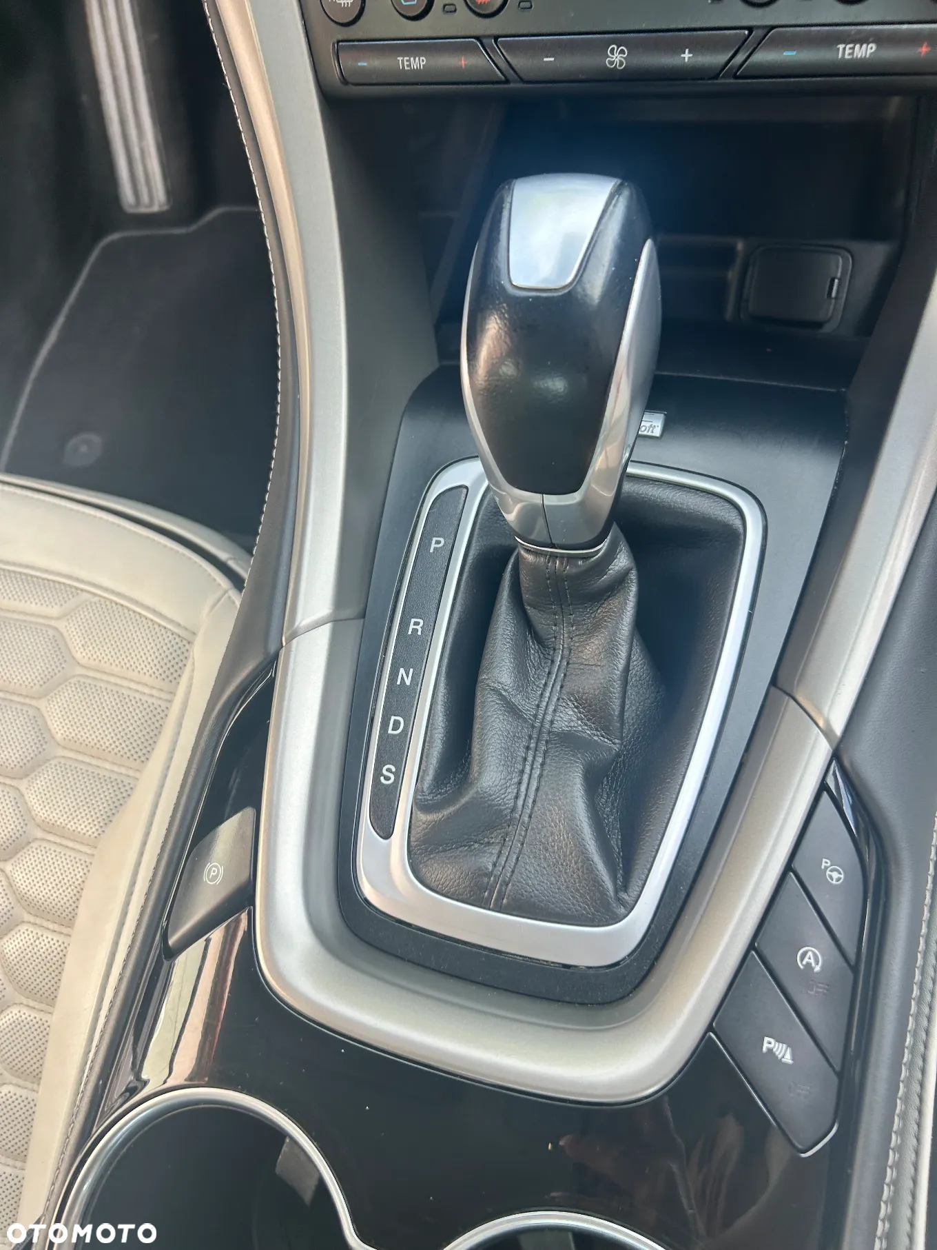 Ford Mondeo Vignale 2.0 EcoBoost - 13