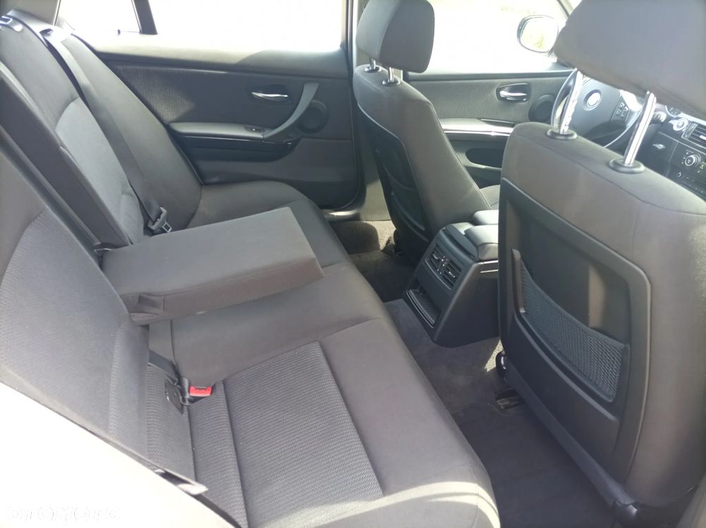 BMW Seria 3 320d DPF Blue Performance Edition Sport - 12