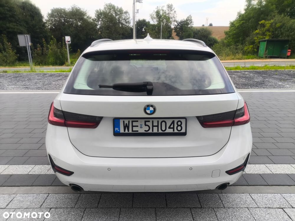 BMW Seria 3 318i - 8