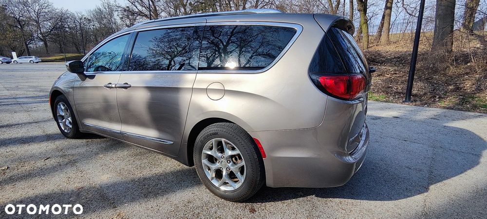 Chrysler Pacifica - 10