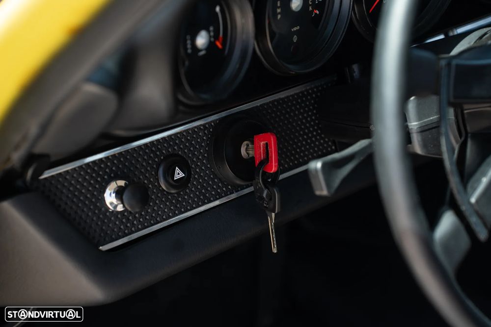 Porsche 911 Série F - 32
