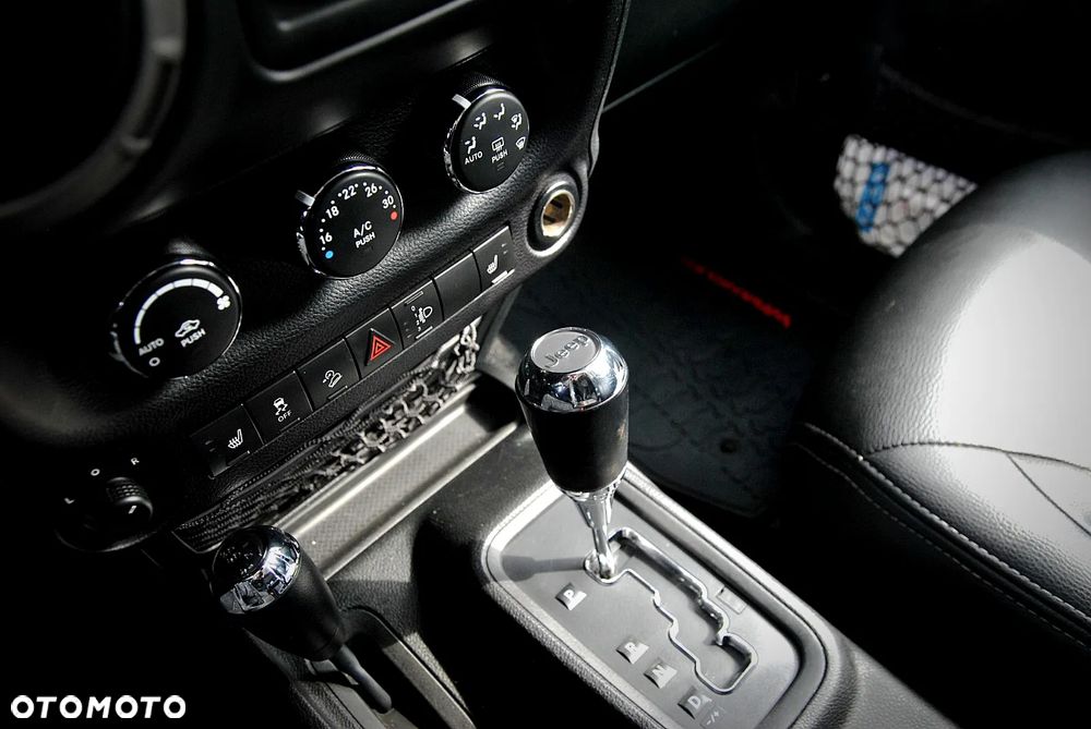 Jeep Wrangler 2.8 CRD Unlim Sport - 10