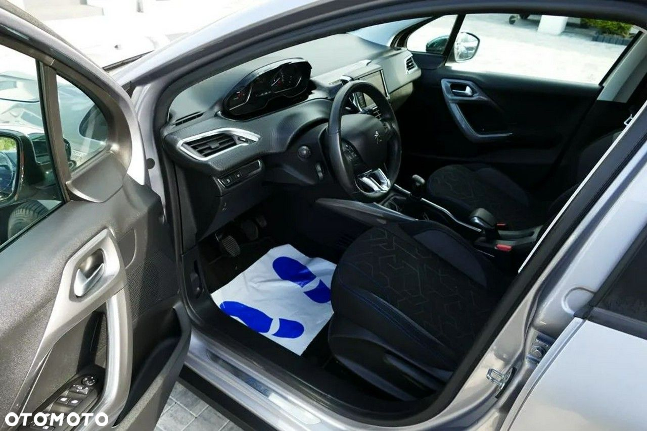 Peugeot 2008 1.2 Pure Tech GPF Allure S&S - 16