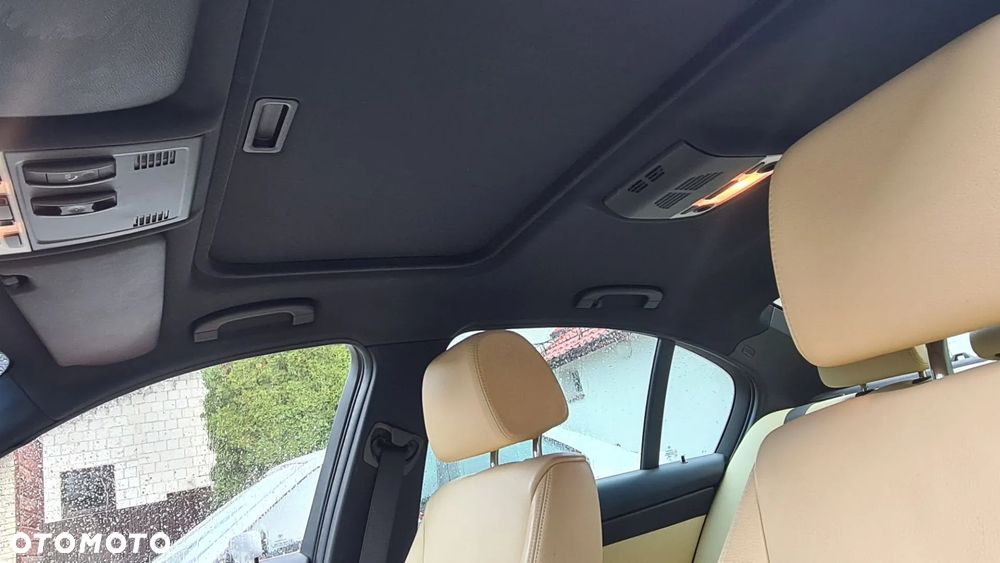 BMW Seria 3 330i xDrive - 7