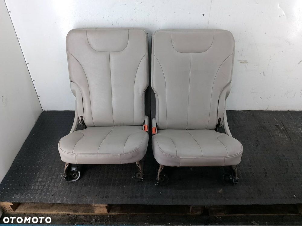 FOTELE TRZECI RZĄD CHRYSLER PACIFICA - 1