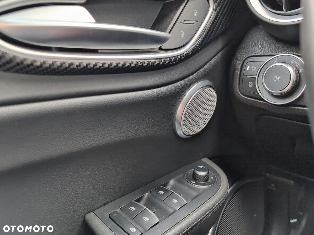 Alfa Romeo Giulia 2.9 Bi Turbo V6 Quadrifoglio - 16