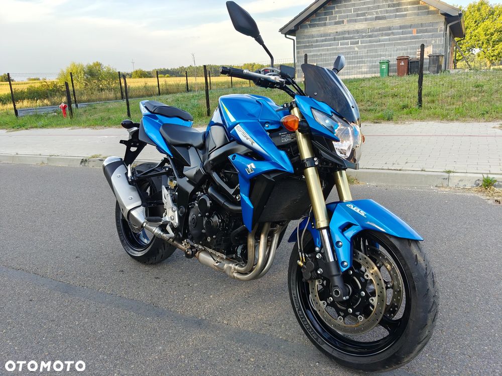 Suzuki GSR - 1