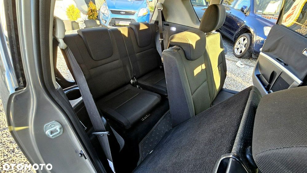 Toyota Corolla Verso - 25