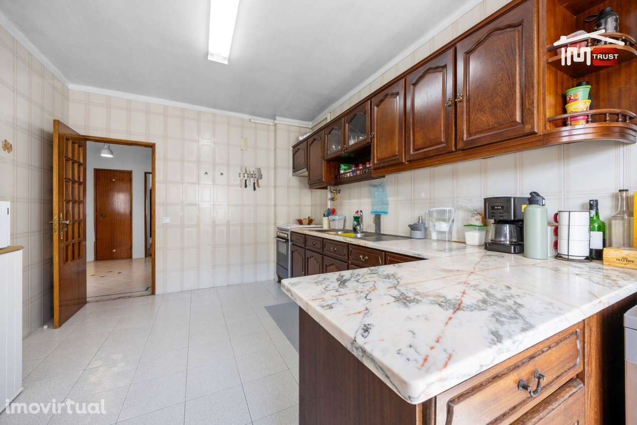 T3 Com Excelentes Áreas e Luminoso, com Varandas e Arrecadação - Grande imagem: 5/26