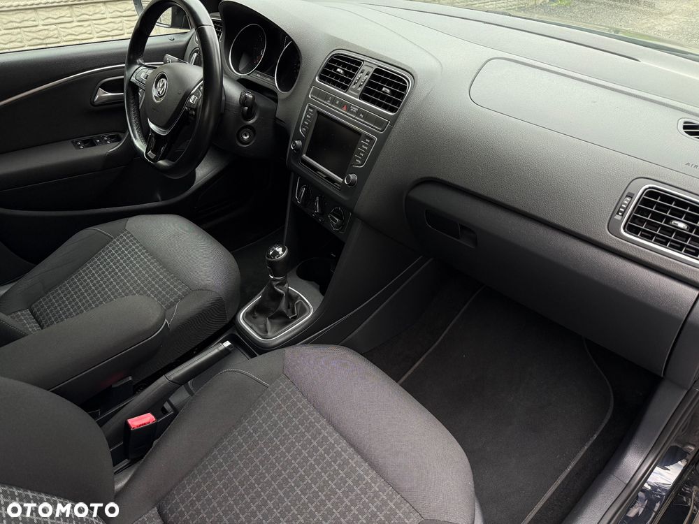 Volkswagen Polo 1.4 TDI (Blue Motion Technology) Comfortline - 32