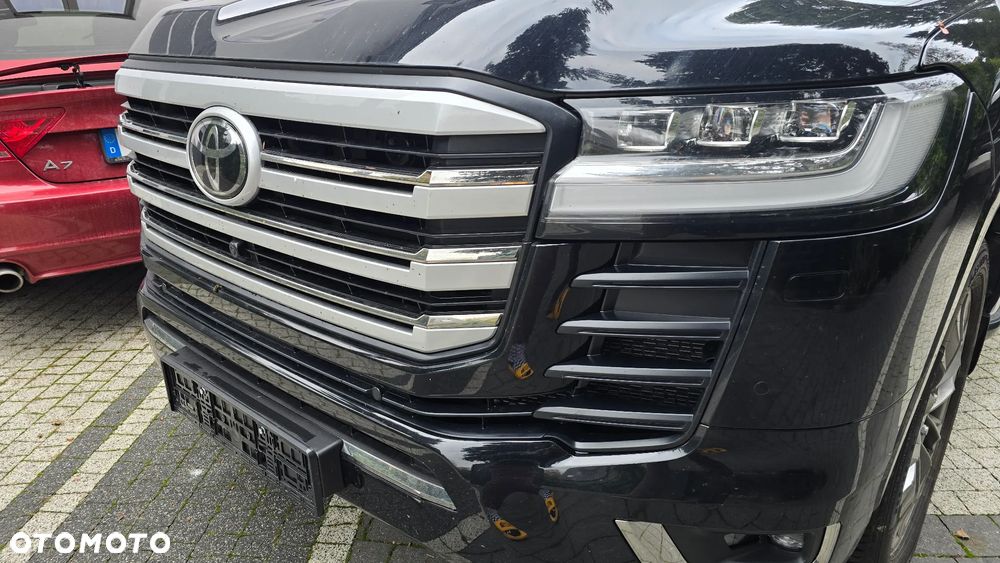 Toyota Land Cruiser - 20