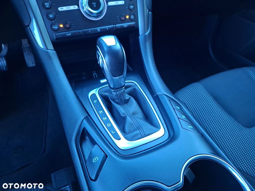 Ford Mondeo 2.0 Hybrid Titanium - 36