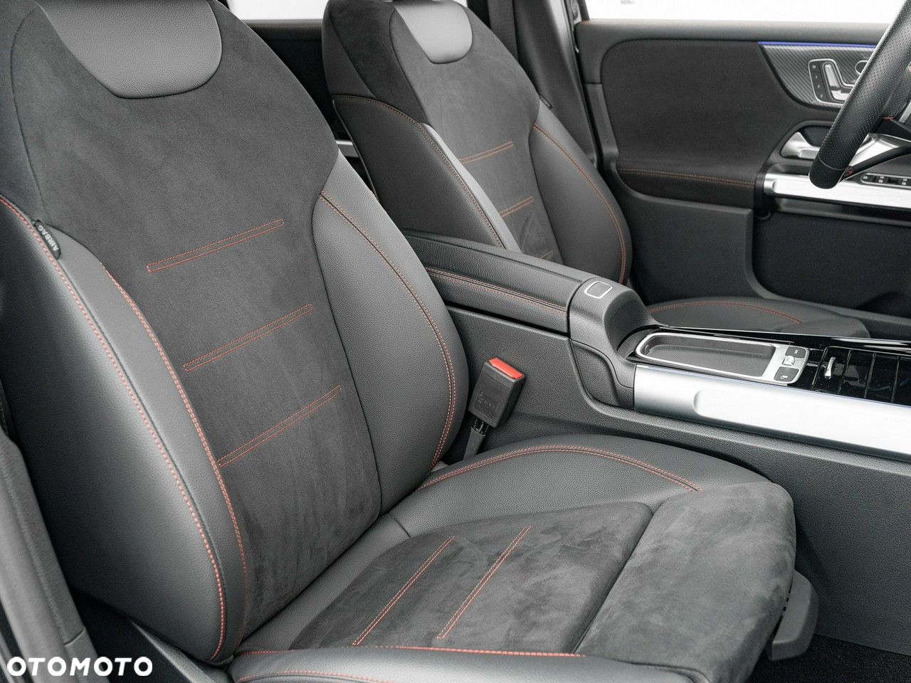 Mercedes-Benz GLB 200 d 4-Matic AMG Line 8G-DCT - 36