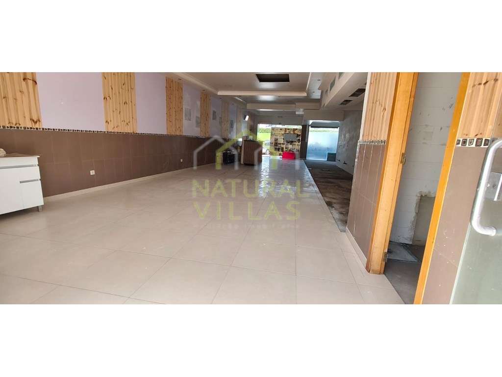 Espaço com área exterior próximo ao Hospital de Faro - Grande imagem: 2/7