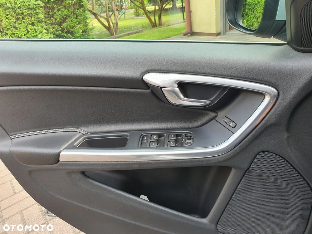 Volvo V60 D4 Drive-E R-Design Summum - 12