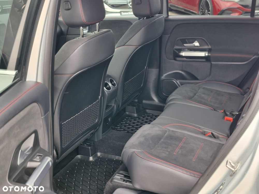 Mercedes-Benz GLB 200 4-Matic AMG Line 8G-DCT - 13