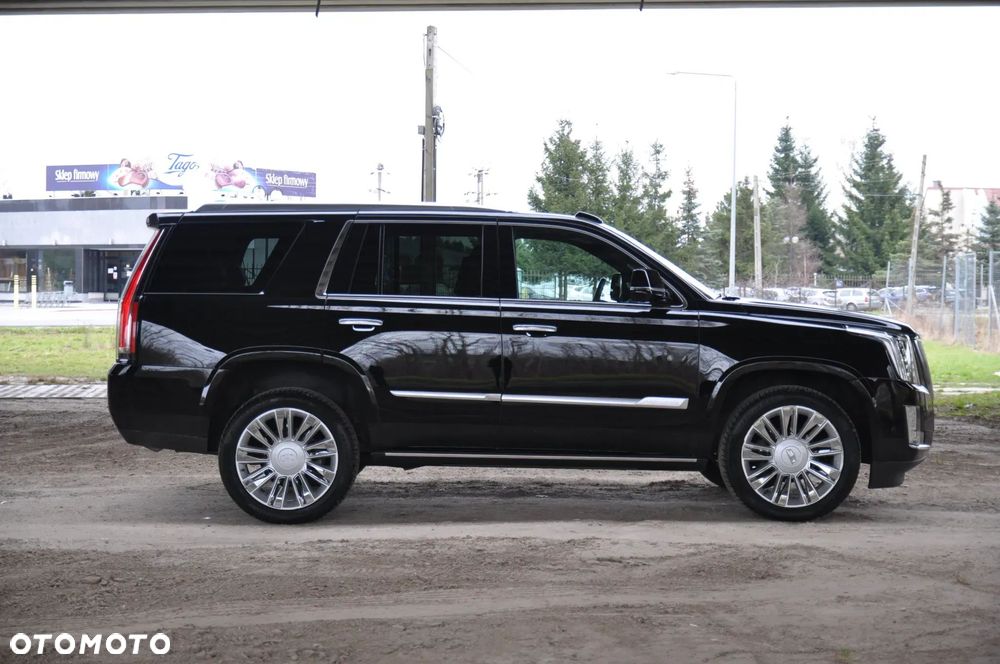 Cadillac Escalade - 15