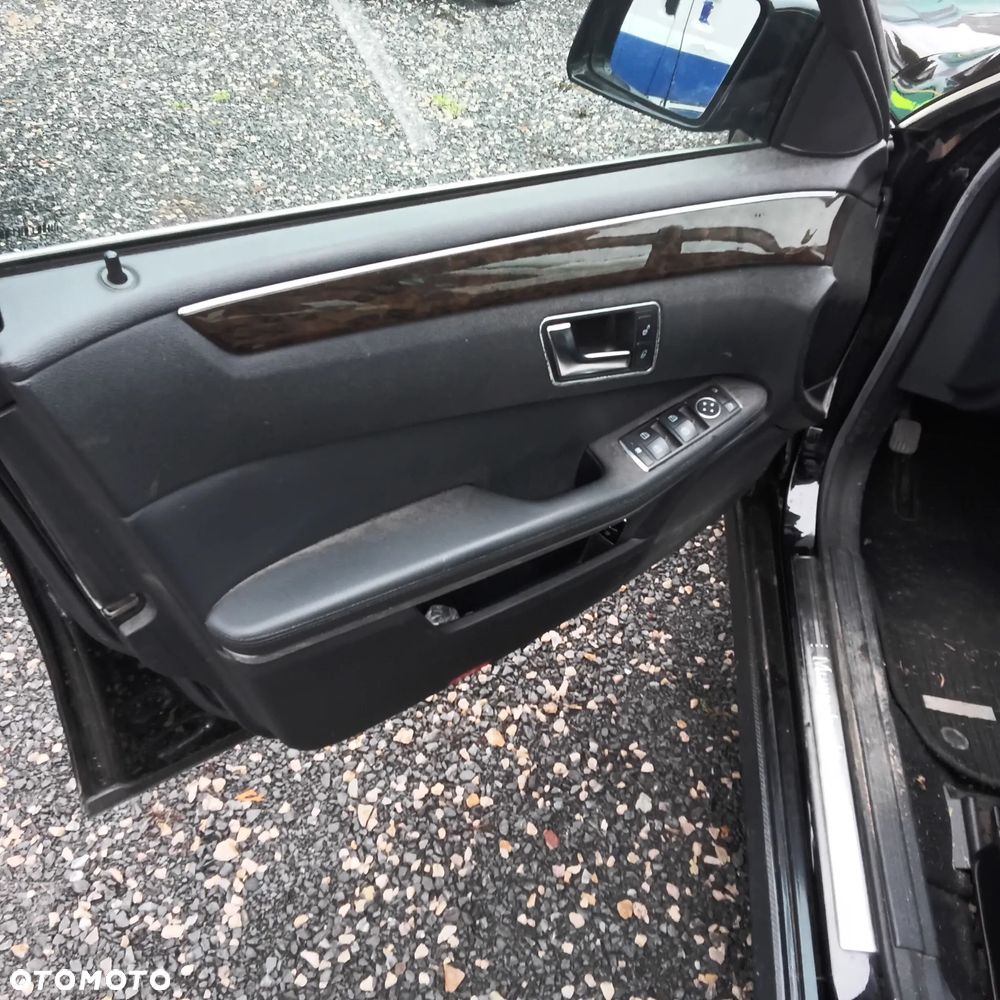 Mercedes-Benz Klasa E 200 NGT BlueEFFICIENCY Automatik - 11